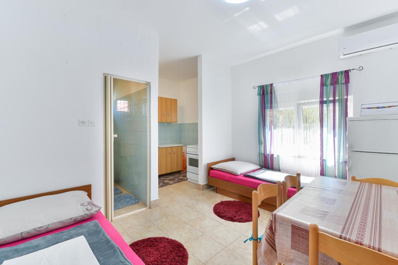 Apartments With A Parking Space Nin, Zadar - 19555 エクステリア 写真